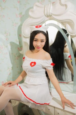 美女恶搞